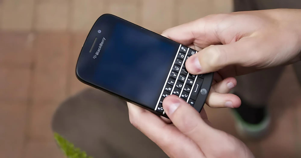 Discover the BlackBerry Pearl 8110 smartphone: a compact smartphone with a SureType keyboard, 2 MP camera, Wi-Fi, and robust email features for on-the-go productivity.