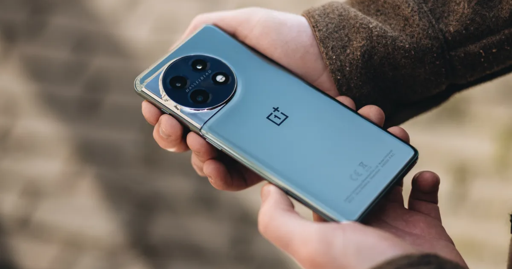 The OnePlus 5T Camera features a dual-camera setup with a 16MP + 20MP rear camera, offering excellent low-light performance and sharp, detailed photos for stunning photography.